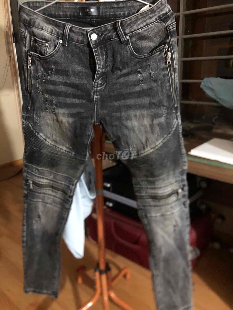Quần jean nam AMIRI Jean đen size 34. Mua bán Quần áo tại Quận Ba Đình Hà Nội được đăng bởi Ngô Hoàng Anh hình 1