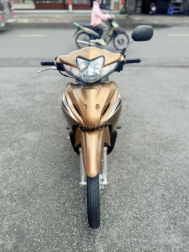 Honda Wave S объемом 110 куб. см в 2014 году. ПОДДЕРЖКА НОЖА ZEN