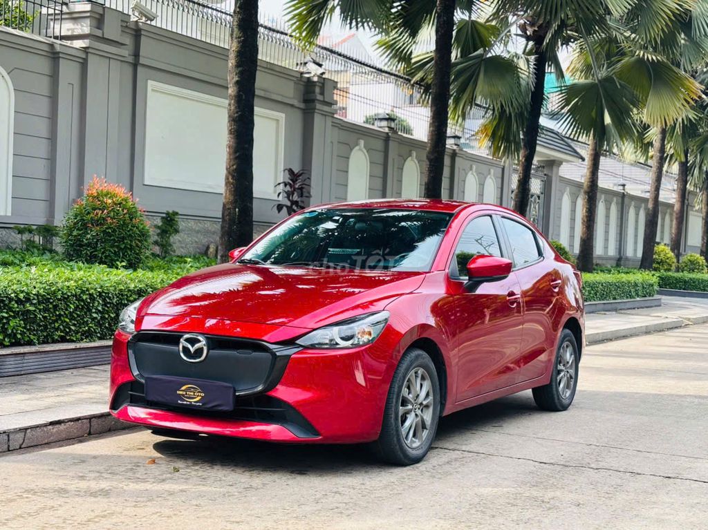 Mazda 2, 5 мест, красный цвет