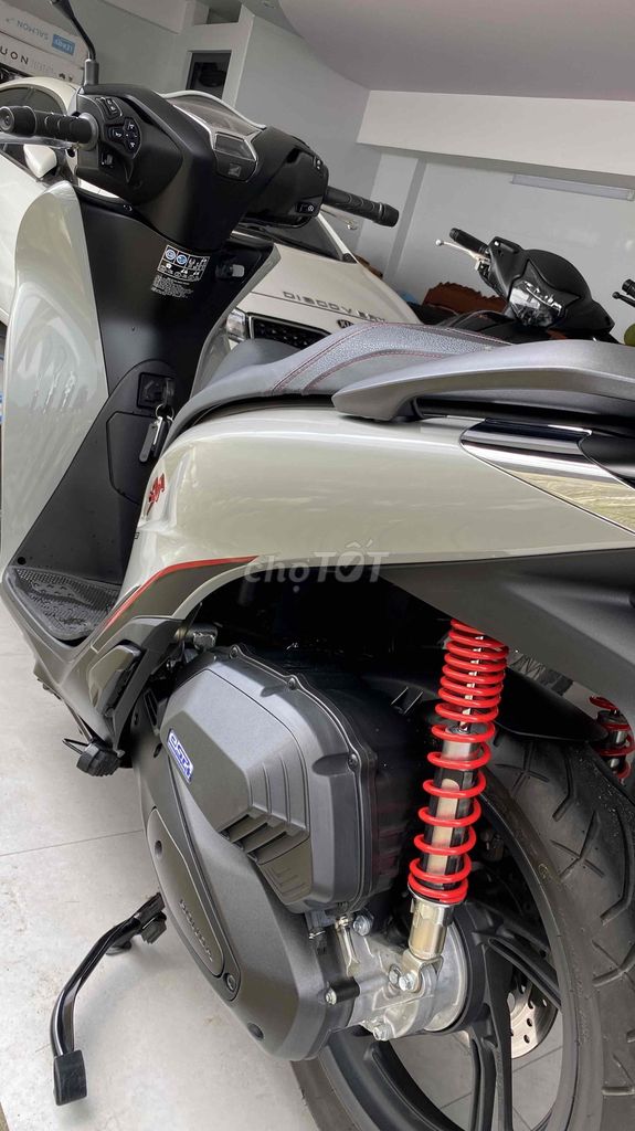 SH 160i ABS phiên bản Sport xám xi măng. Mua bán Xe máy tại Thành phố Biên Hòa Đồng Nai được đăng bởi CH xe máy Trần Na Na hình 15