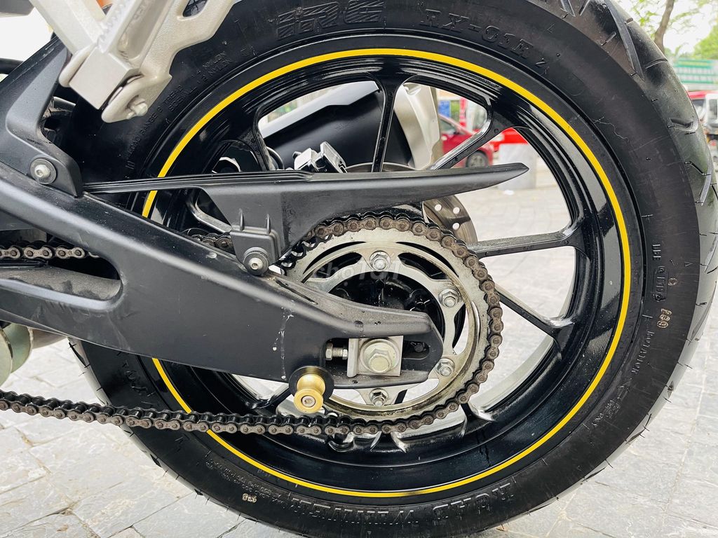 YAMAHA R15 V3 Vàng Xám CHÍNH CHỦ 2020. Mua bán Xe máy tại Quận Nam Từ Liêm Hà Nội được đăng bởi BÌNH MINH hình 3