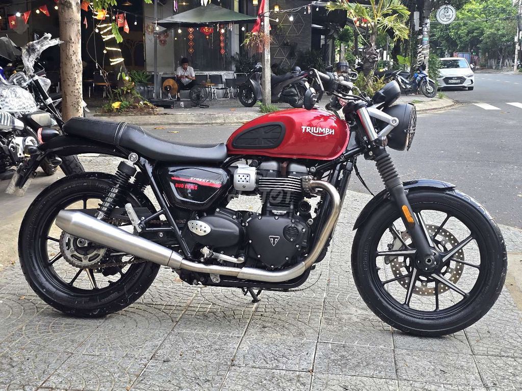 Triumph Speed Twin 900cc 2019 красный 14.000 км