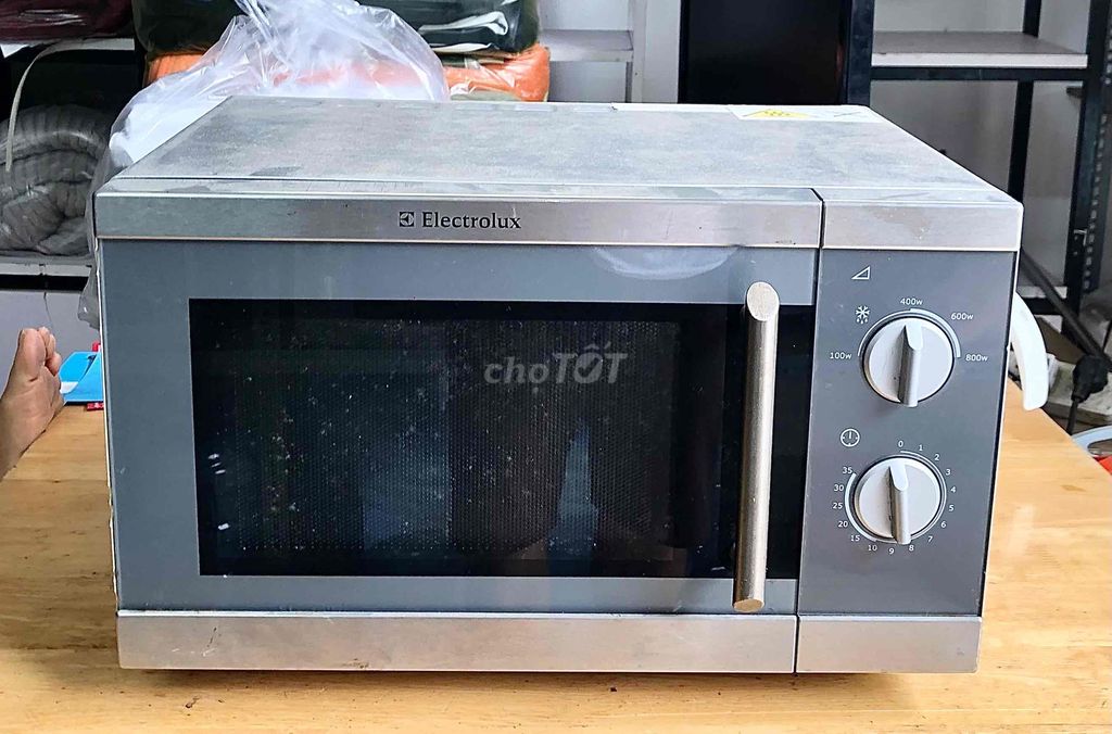 Lò vi sóng Electrolux 22l không nướng. Mua bán Bếp, lò, đồ điện nhà bếp tại Quận Hoàng Mai Hà Nội được đăng bởi luat nguyen hình 1