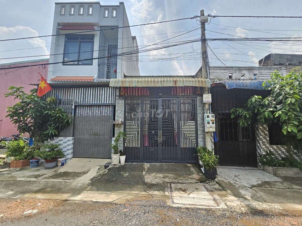 nhà gần trung tâm y tế Dĩ An phường Tân Đông Hiệp Tp Dĩ An 