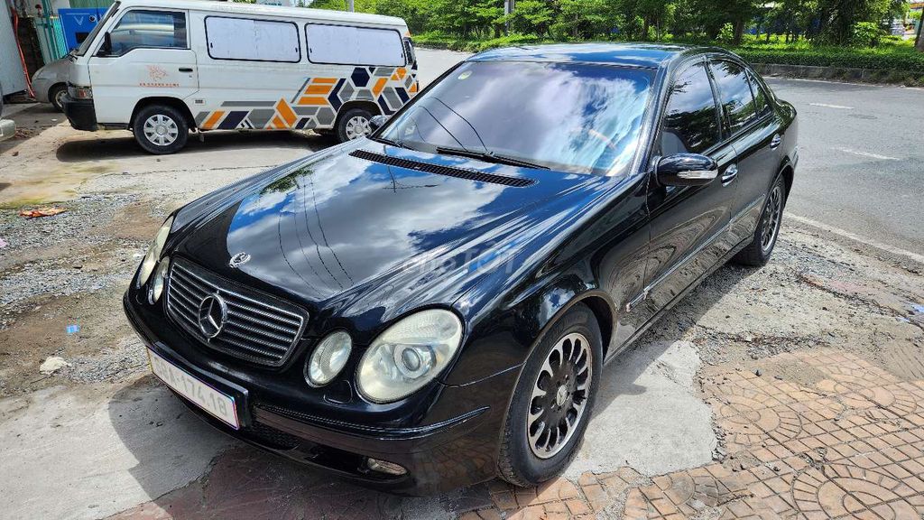 Mercedes-Benz E-Class 2004 photo 4