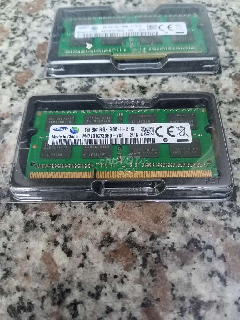 2 ram laptop samsung /8g 3L 1600