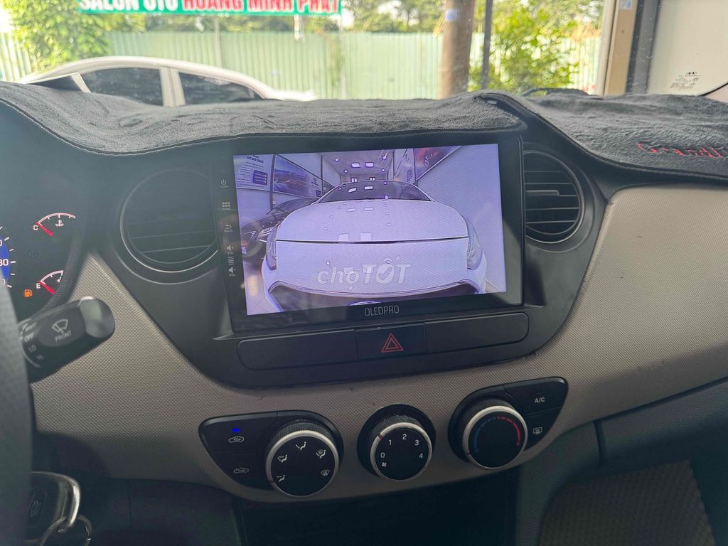 Hyundai Grand i10 1.2L автомат белый 10 000 км