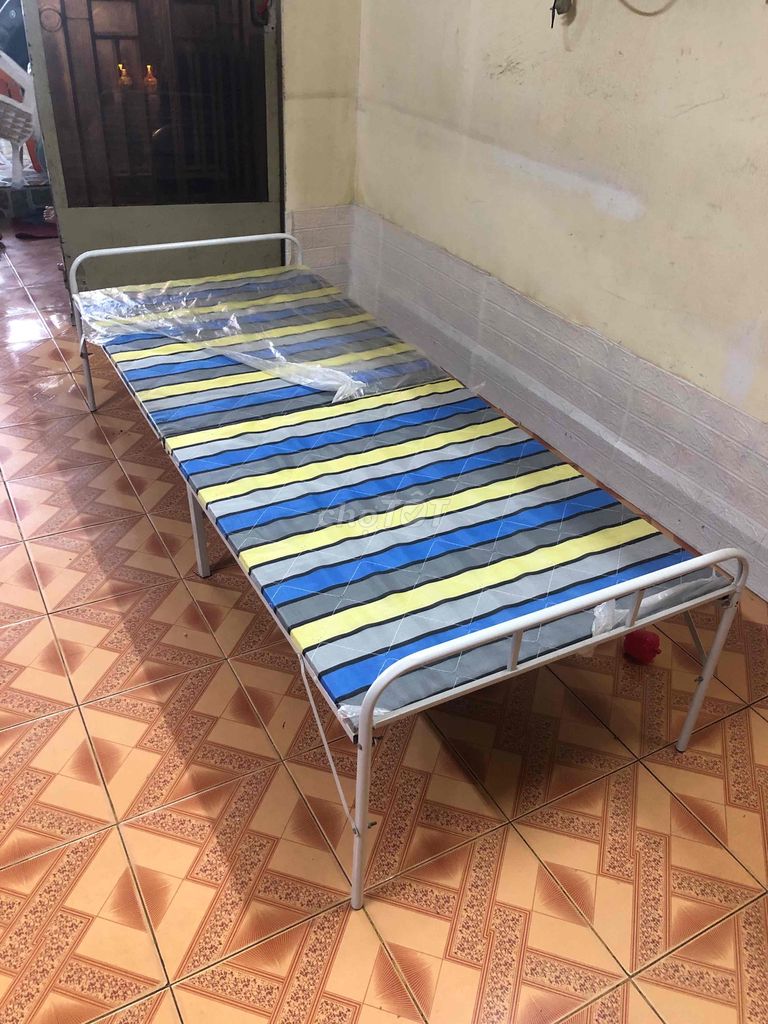 Giường gấp khung kim loại vải Gấp gọn. Mua bán Giường, chăn ga gối nệm tại Quận 12 Tp Hồ Chí Minh được đăng bởi Đức Mập hình 1