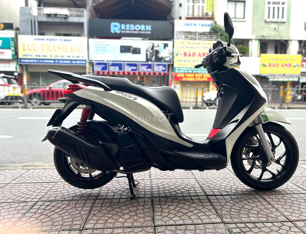 Xe Piaggio Medley 125 màu trắng đen. Mua bán Xe máy tại Quận Phú Nhuận Tp Hồ Chí Minh được đăng bởi Cửa hàng xe máy Hoàng Dũng hình 1
