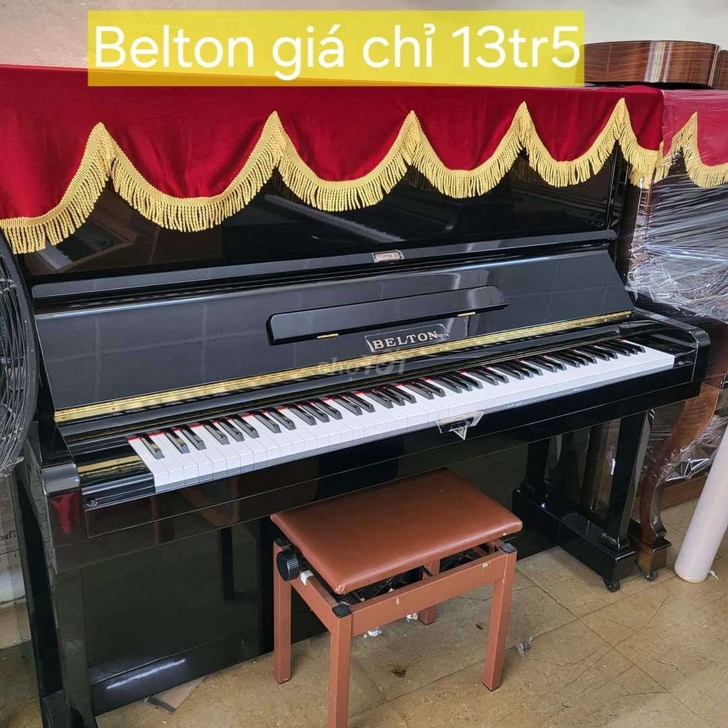 Piano cơ Belton