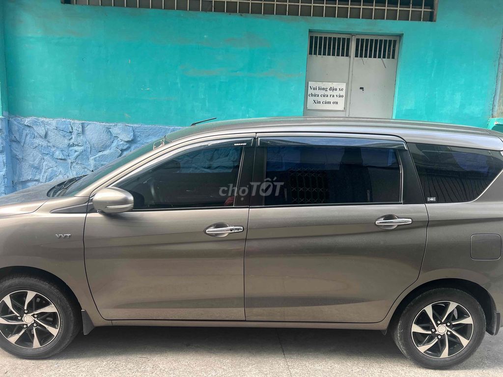 Suzuki Ertiga 7 chỗ màu Nâu