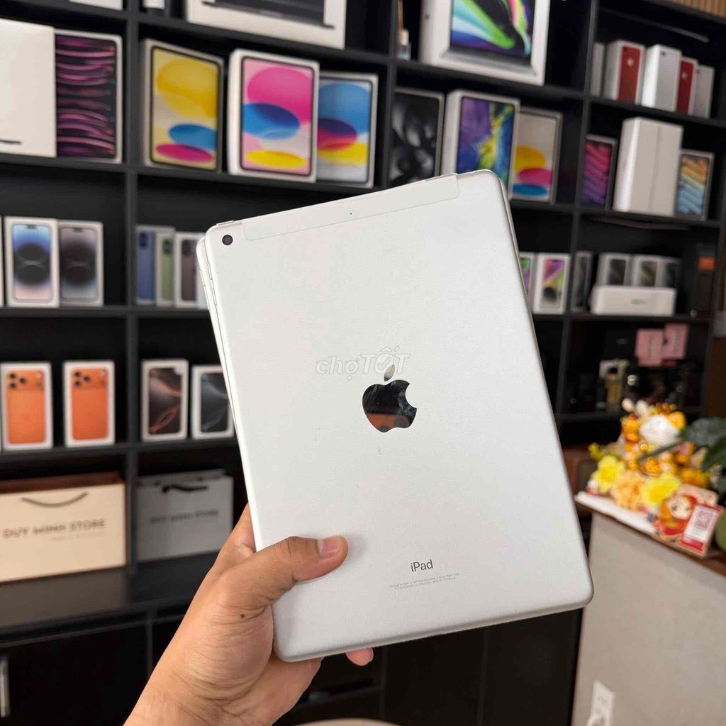 Apple iPad Gen 5 32GB 4G Bạc. Mua bán Máy tính bảng tại Quận Thanh Khê Đà Nẵng được đăng bởi Anh Thư hình 1