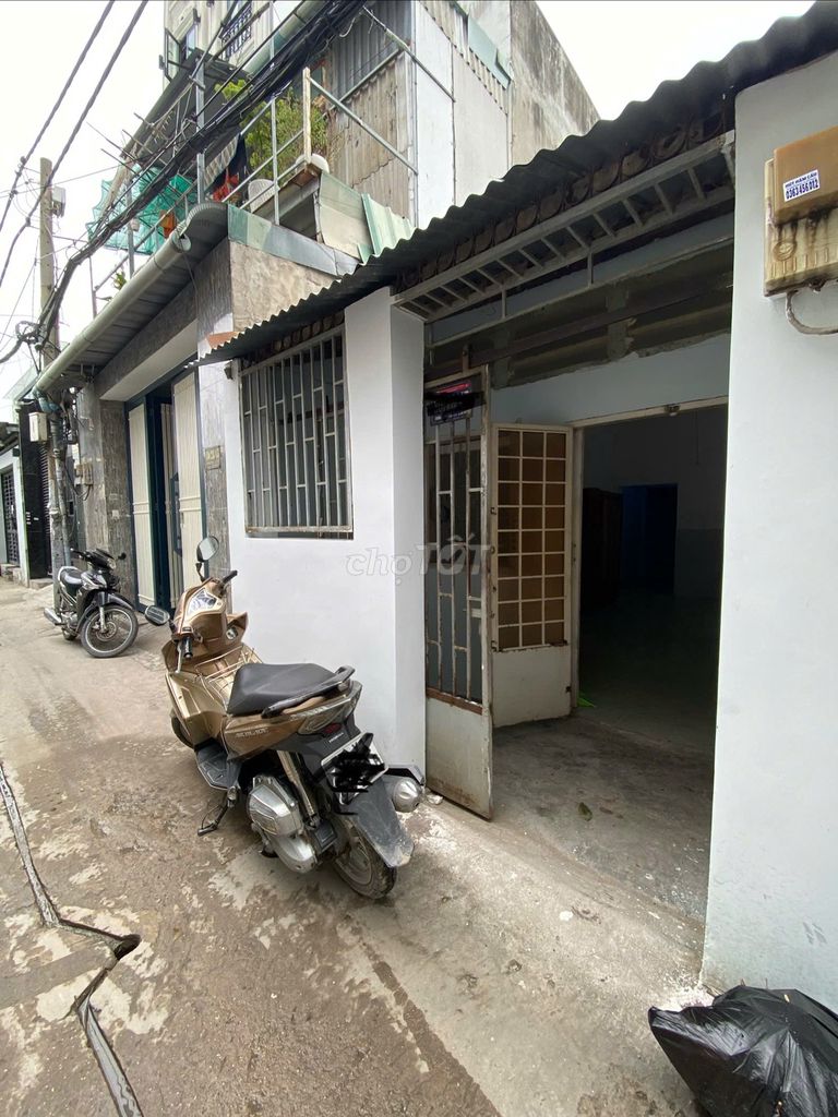 Cho thuê nhà hẻm 80 Dương Quảng Hàm, DT: 4x17,5m. Gần nhà thờ Bến Hải