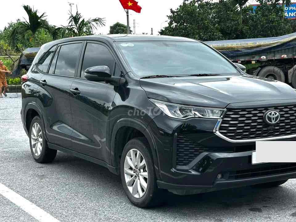 Toyota Innova Cross 2.0V CVT 2025 года выпуска