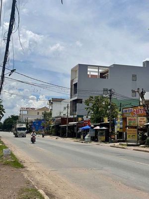 BÁN NHÀ 3 TẦNG VÀ SÂN VƯỜN 900m2 - ĐƯỜNG LÊ HỒNG PHONG - GIÁ 20 TỶ