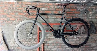 Xe đạp Fixed gear Thép vân carbon. Mua bán Xe đạp tại Quận Tây Hồ Hà Nội được đăng bởi Vũ Việt Phương