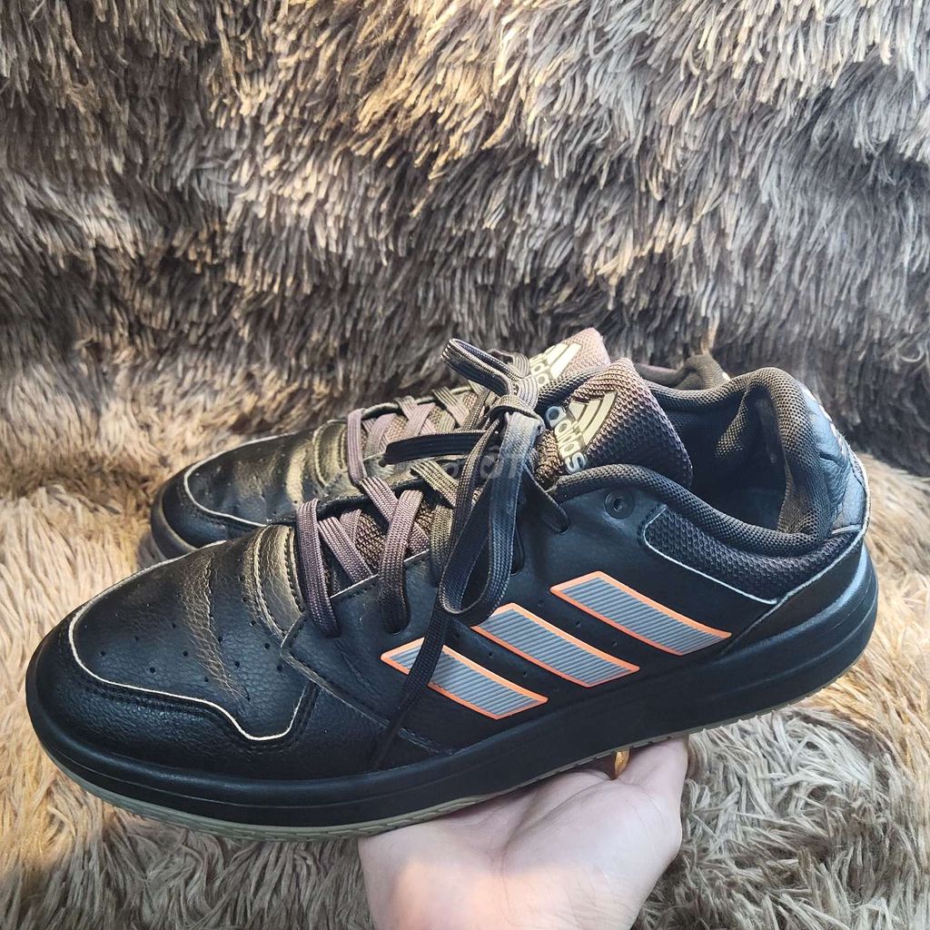 Adi basketball size 42