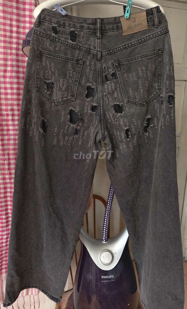 Quần jean rách size M. Mua bán Quần áo tại Quận Thanh Xuân Hà Nội được đăng bởi Bụi Đời Giải Phóng hình 1