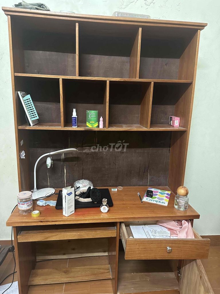 Bàn học gỗ công nghiệp Nâu nhiều ngăn. Mua bán Bàn ghế tại Huyện Hoài Đức Hà Nội được đăng bởi Hiền hình 1