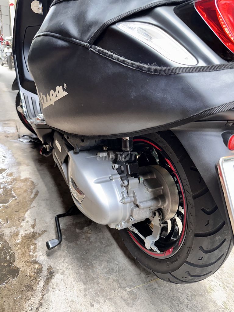 Piaggio Vespa Sprint 125 Carbon черный 2200 км