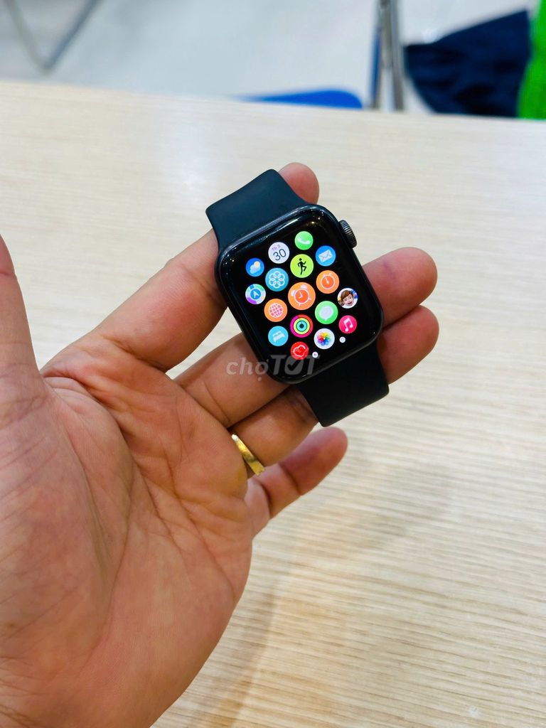 Apple Watch Series 5 40MM Kết nối nghe gọi thểthao. Mua bán Thiết bị đeo thông minh tại Quận Đống Đa Hà Nội được đăng bởi Nguyễn Thu hình 1