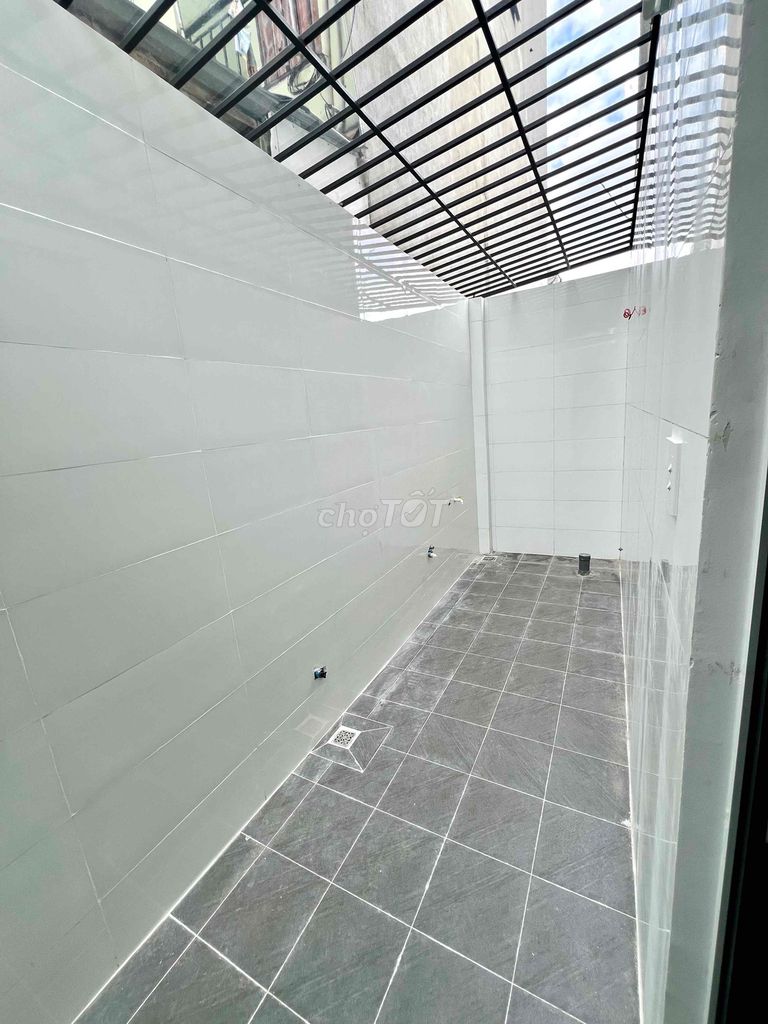 NHÀ GẦN CẦU VƯỢT TÂN THỚI HIỆP 5 x 21 trệt lửng