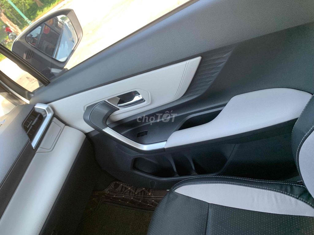 Toyota Veloz Cross 2022 CVT - 850000 km. Mua bán Ô tô tại Thành phố Ninh Bình Ninh Bình được đăng bởi Trần Đức hình 9