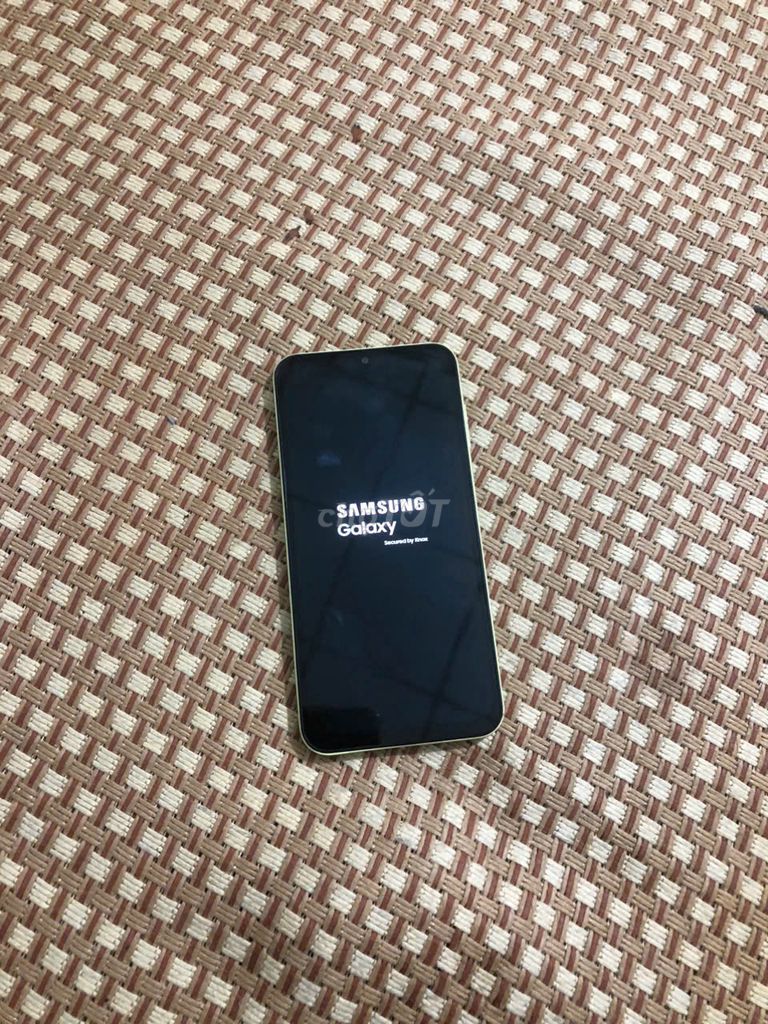 Xác Samsung A15 Vàng nhạt Hỏng main . Pin mới thấy. Mua bán Điện thoại tại Thành phố Dĩ An Bình Dương được đăng bởi Võ Thành Công  hình 1