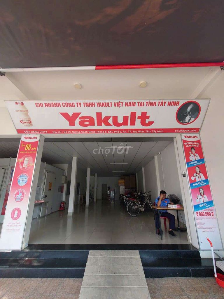 Nhận 6 chị giao sữa Yakult