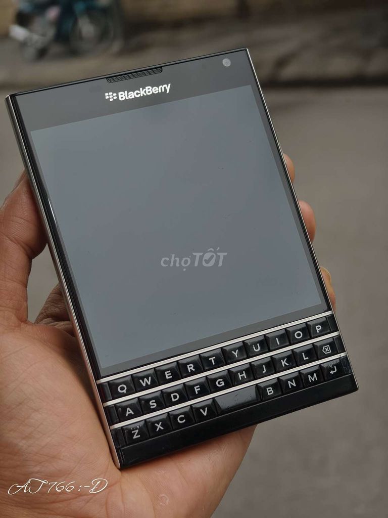 Sưu tầm : Giao lưu BlackBerry Passport Đen đẹp. Mua bán Điện thoại tại Quận Hoàng Mai Hà Nội được đăng bởi Trần Viết Anh AT Mobile Hitech  766 Gbike  hình 1