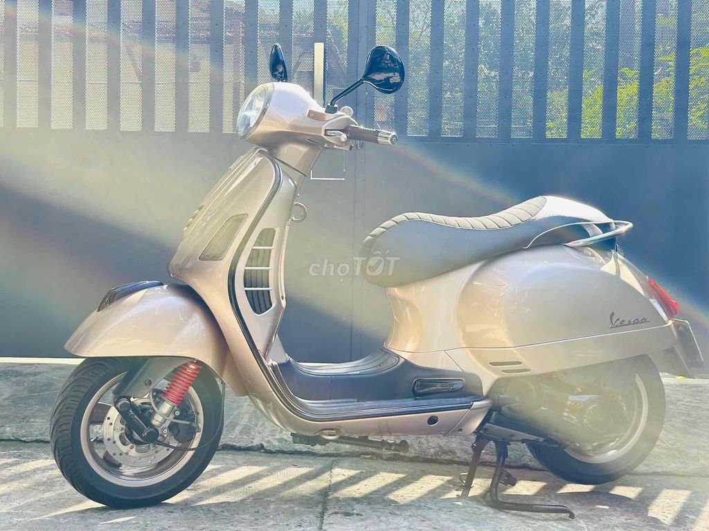 Piaggio Vespa GTS 125 2015 3VAL IE Vàng đồng. Mua bán Xe máy tại Quận 12 Tp Hồ Chí Minh được đăng bởi Ta Thanh Thai hình 7