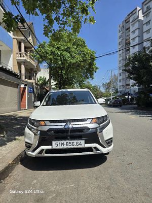 Mitsubishi Outlander Premium Trắng