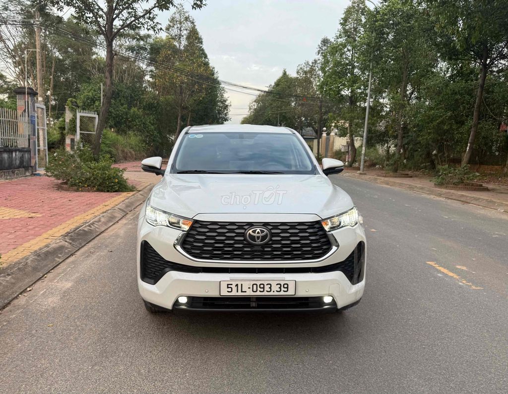 Toyota Innova Cross 2024 2.0V Trắng. Mua bán Ô tô tại Quận 12 Tp Hồ Chí Minh được đăng bởi Văn Bình hình 2