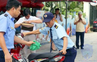 Bảo vệ giữ xe Bệnh viện Nhi đồng 2
