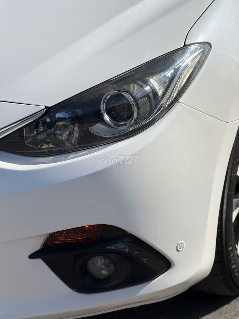 Mazda 3 1.5AT 2016 белый 90 тыс. км