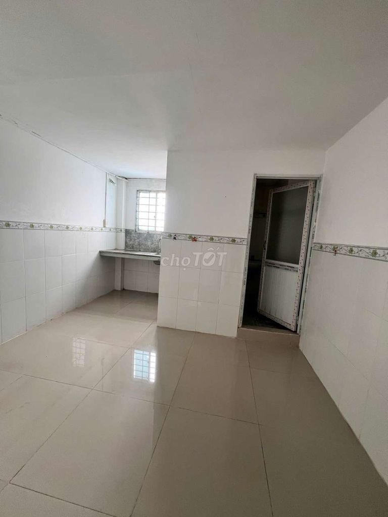 Phòng trệt, 1 cs trước cửa, cách ngã ba Trọng Tấn 170m, gần ĐH Công Thương