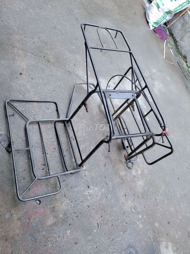 Thanh lý gía xe wewa và rem sắt đặc mới dùng