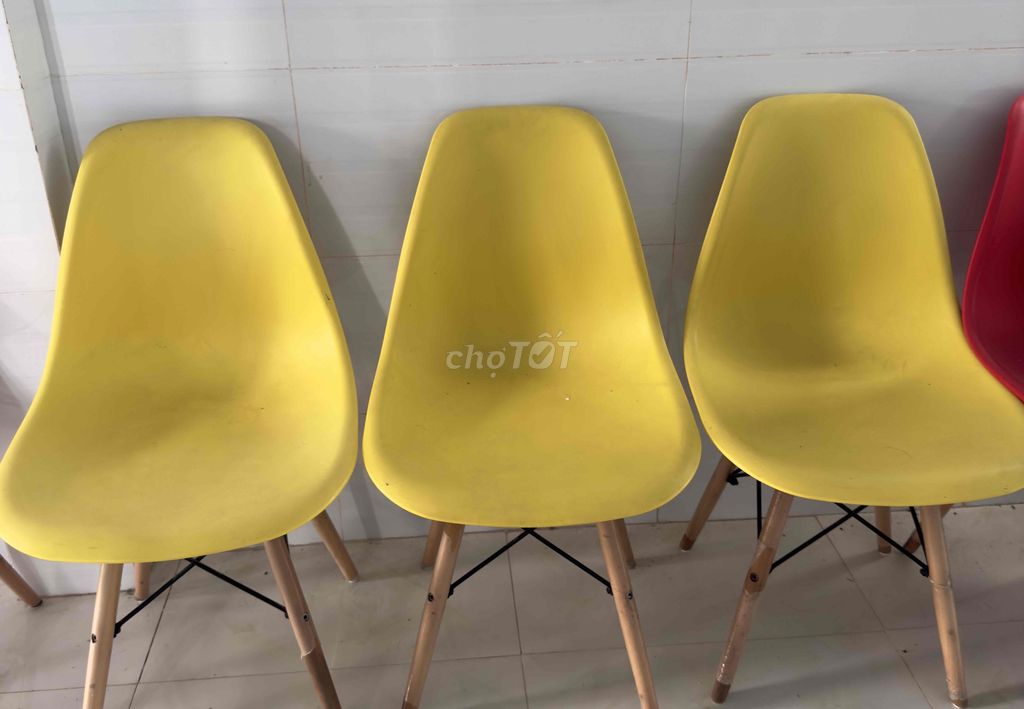 Ghế Nhựa Gỗ màu Vàng. Mua bán Bàn ghế tại Thành phố Sóc Trăng Sóc Trăng được đăng bởi Zann Coffee Shop hình 1