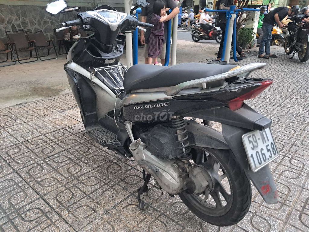 Спортивный Honda Air Blade Fi черный с серебром