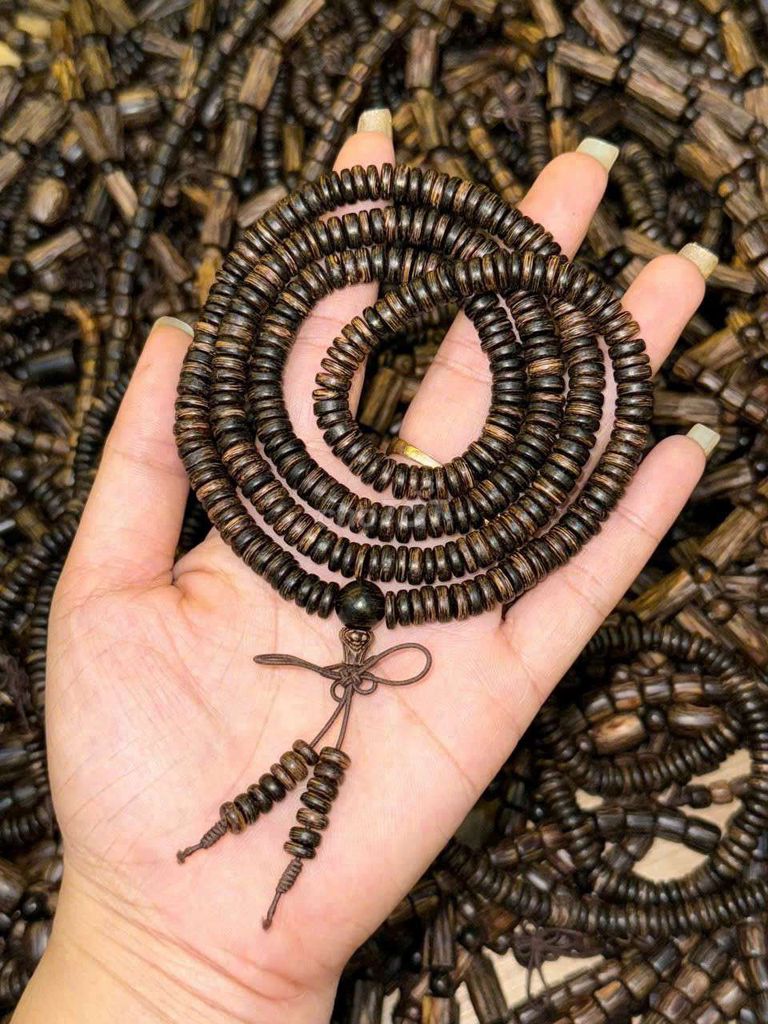 Vòng tay Trầm hương Nâu. Mua bán Phụ kiện thời trang khác tại Quận Liên Chiểu Đà Nẵng được đăng bởi anh nam hình 1