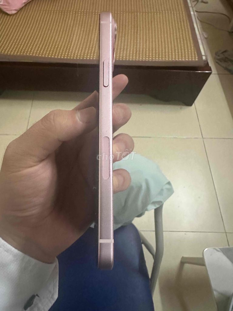 iPhone 15 Plus 128GB hồng nguyên zin đẹp 98-99%. Mua bán Điện thoại tại Quận Cầu Giấy Hà Nội được đăng bởi trinh ngoc khánh hình 1