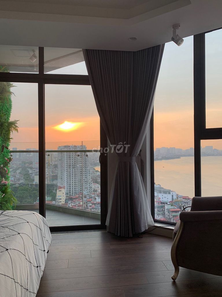 Cho thuê căn hộ 1PN view Hồ Tây - Sungrand City 69b Thụy Khuê