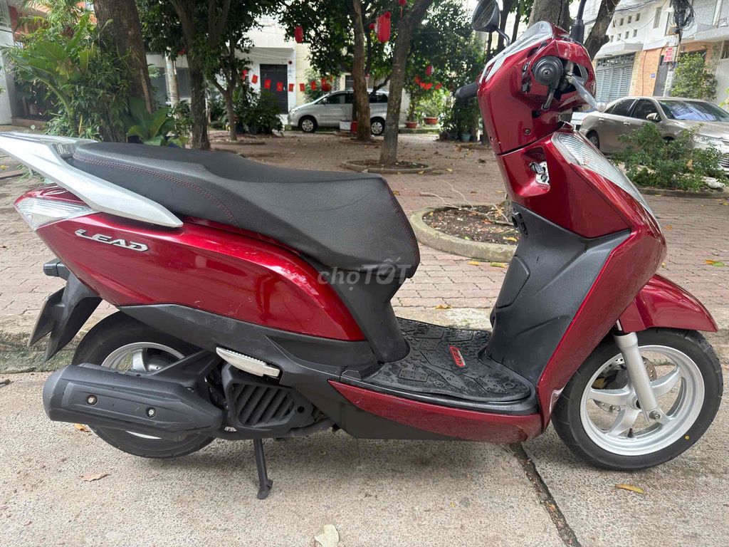 Honda Lead Fi 2013 Красный. Документы владельца, нотариус