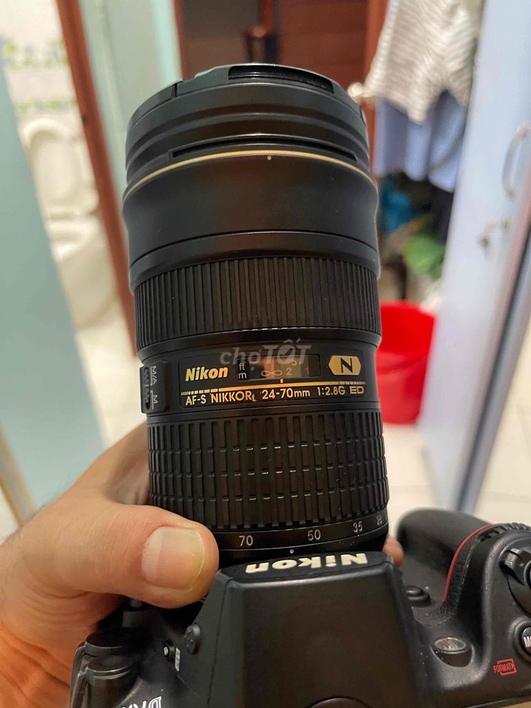 nikon D700 kèm lens và đèn flash còn mới