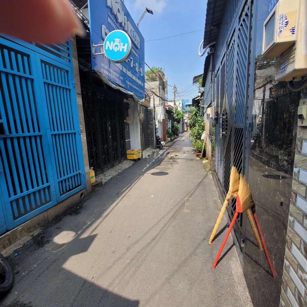 Cho thuê nhà Phạm Văn Chiêu, Gò Vấp, 4x18m, 2PN, có gác, 8.5tr