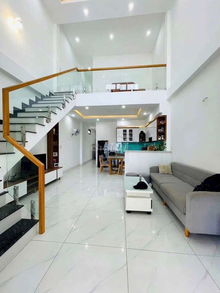 Nhà trệt lầu lửng phong cách hiện đại cách trường cấp 2 phú hòa 800m