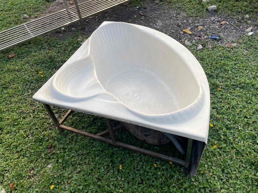Bồn tắm góc. Mua bán Thiết bị vệ sinh, nhà tắm tại Quận 12 Tp Hồ Chí Minh được đăng bởi Tường Vy hình 1
