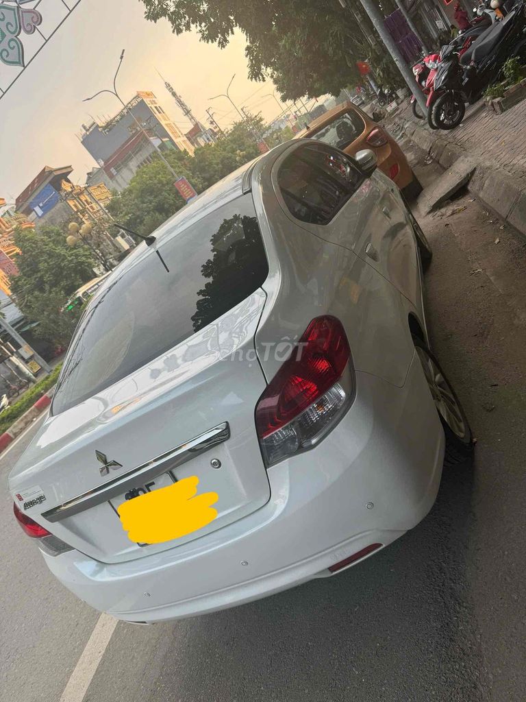 Автомобильный белый Мицубиси Аттраж 2019
