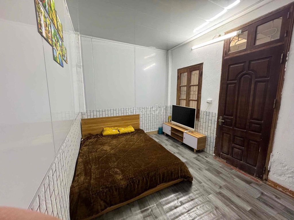 Chủ nhà cần cho thuê phòng- 15m2, kk, chỉ xách vali vào ở