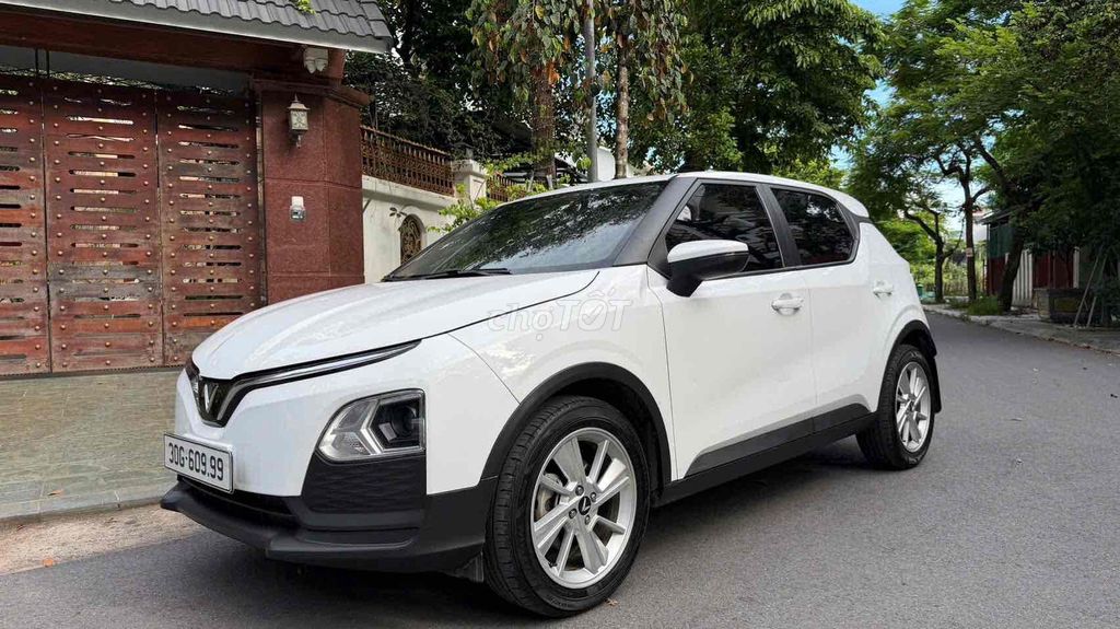 VinFast VF5 2025 белый электро